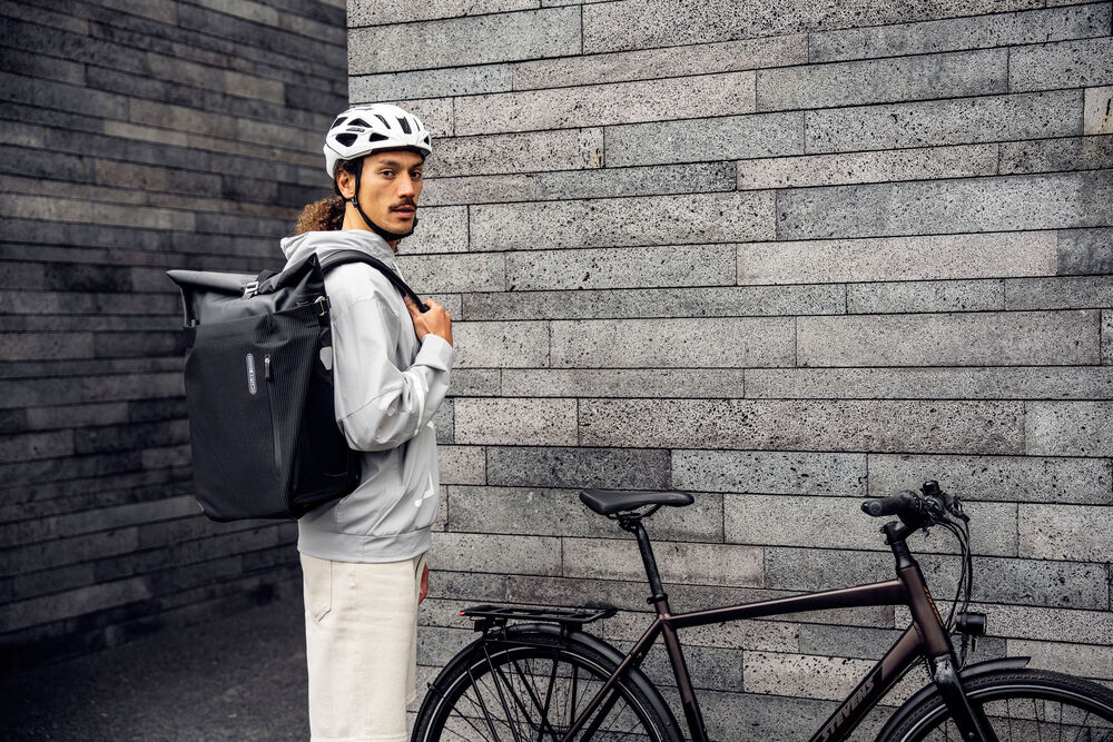 ORTLIEB - Vario PS 26 High Vis, hochreflektierender Rucksack mit Radtaschentragesystem