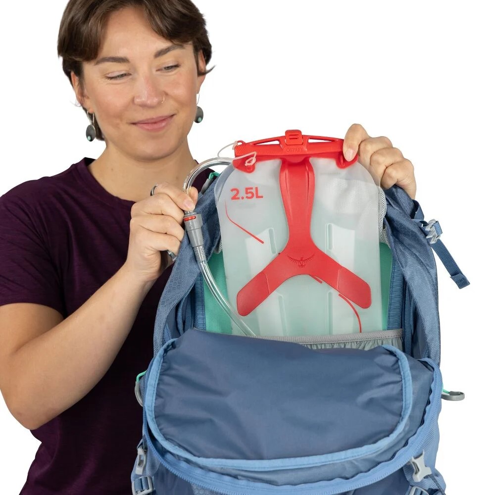 Husky-Onlinestore-Osprey-Sirrus-24-1000751-Sevre-Blue-Detail-Wasserblase