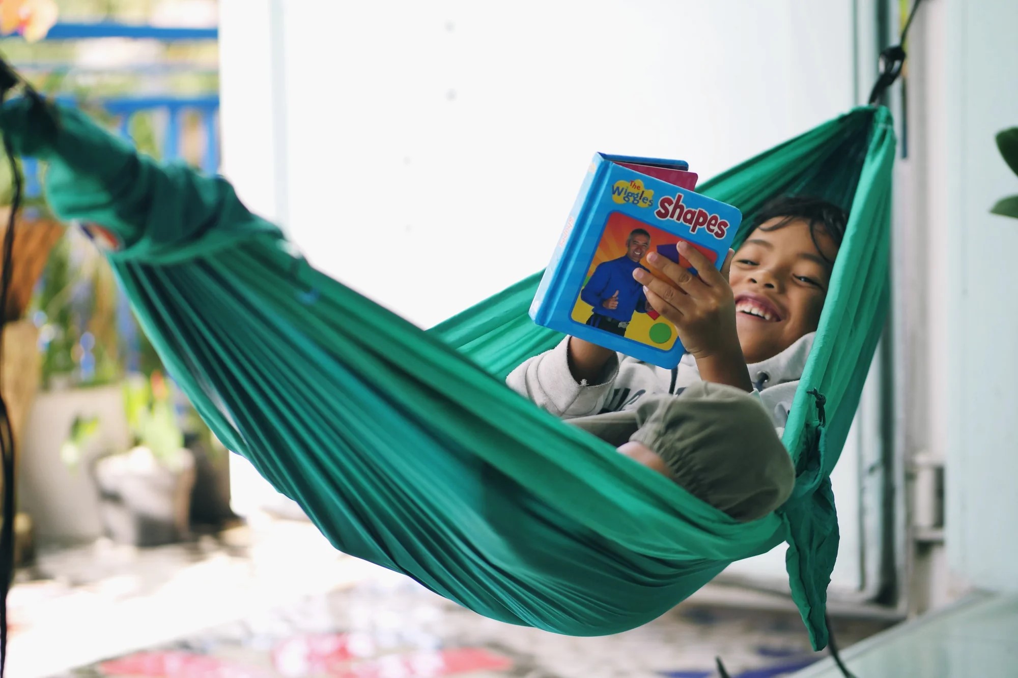 Husky-Onlinestore-Ticket-To-The-Moon-Travel-Hammock-Live-1
