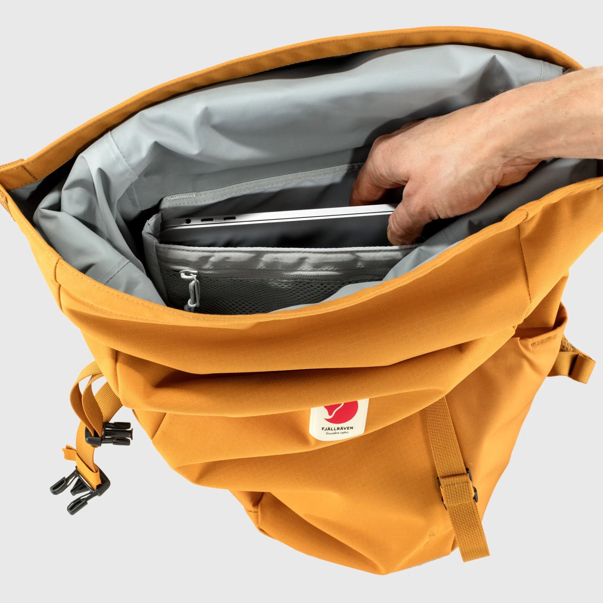 Fjällräven-Ulvö-Rolltop-30-23312-Detailanischt-6