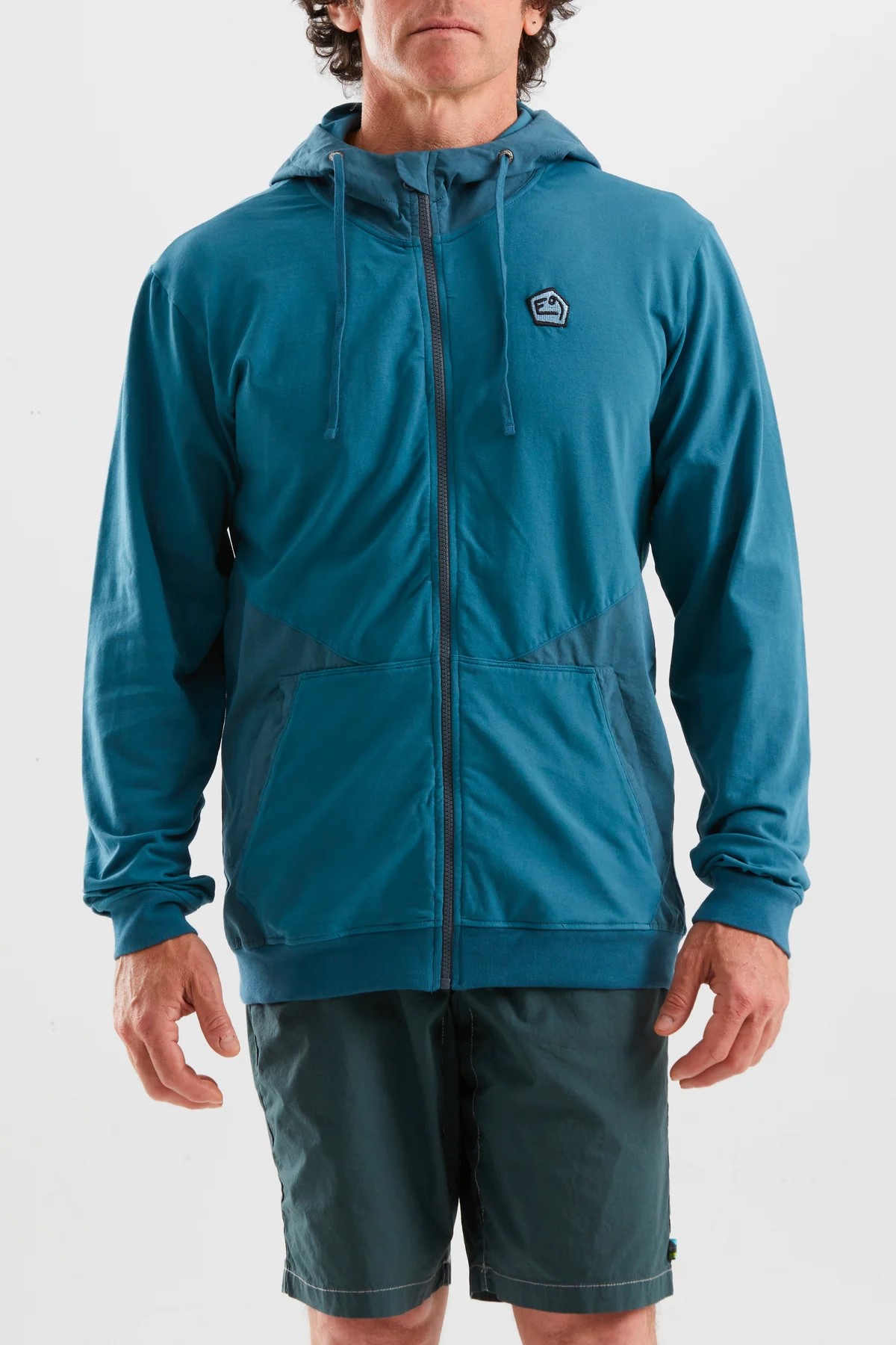 Husky-Onlinestore-E9-S-BLUA-S26-UFL002-APATITE-Model-Frontansicht
