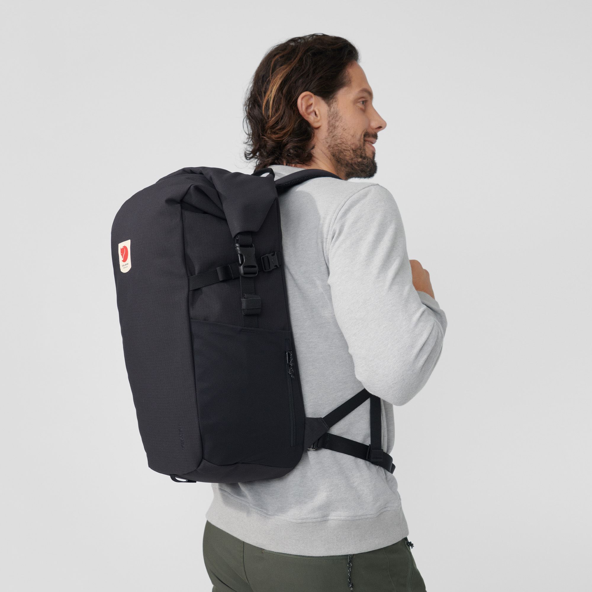 Fjällräven-Ulvö-Rolltop-30-23312-Black-Modelanischt-3