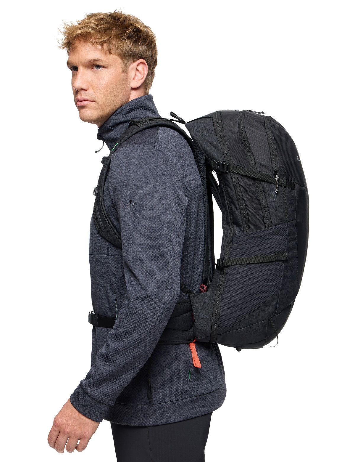 Husky-Onlinestore-Vaude-Wizard-28+4-long-48651-black-Model-2
