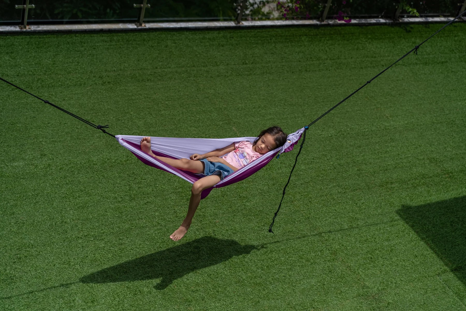 Husky-Onlinestore-Ticket-To-The-Moon-Travel-Hammock-Live-2