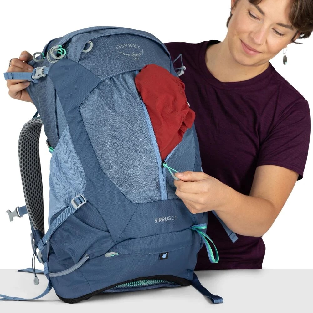 Husky-Onlinestore-Osprey-Sirrus-24-1000751-Sevre-Blue-Detail-Front