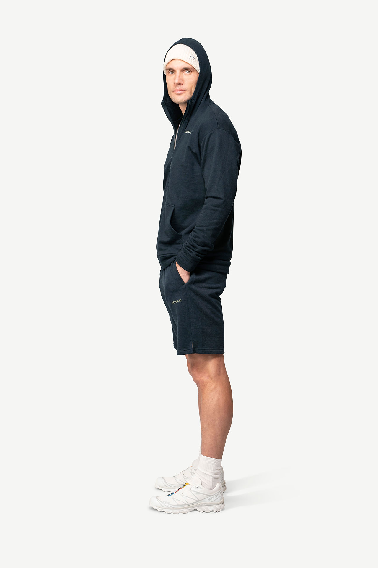 Devold-Everyday-Zip-Hoodie-Man-Ink-GO-262-455-A-284A-Modelansicht-2