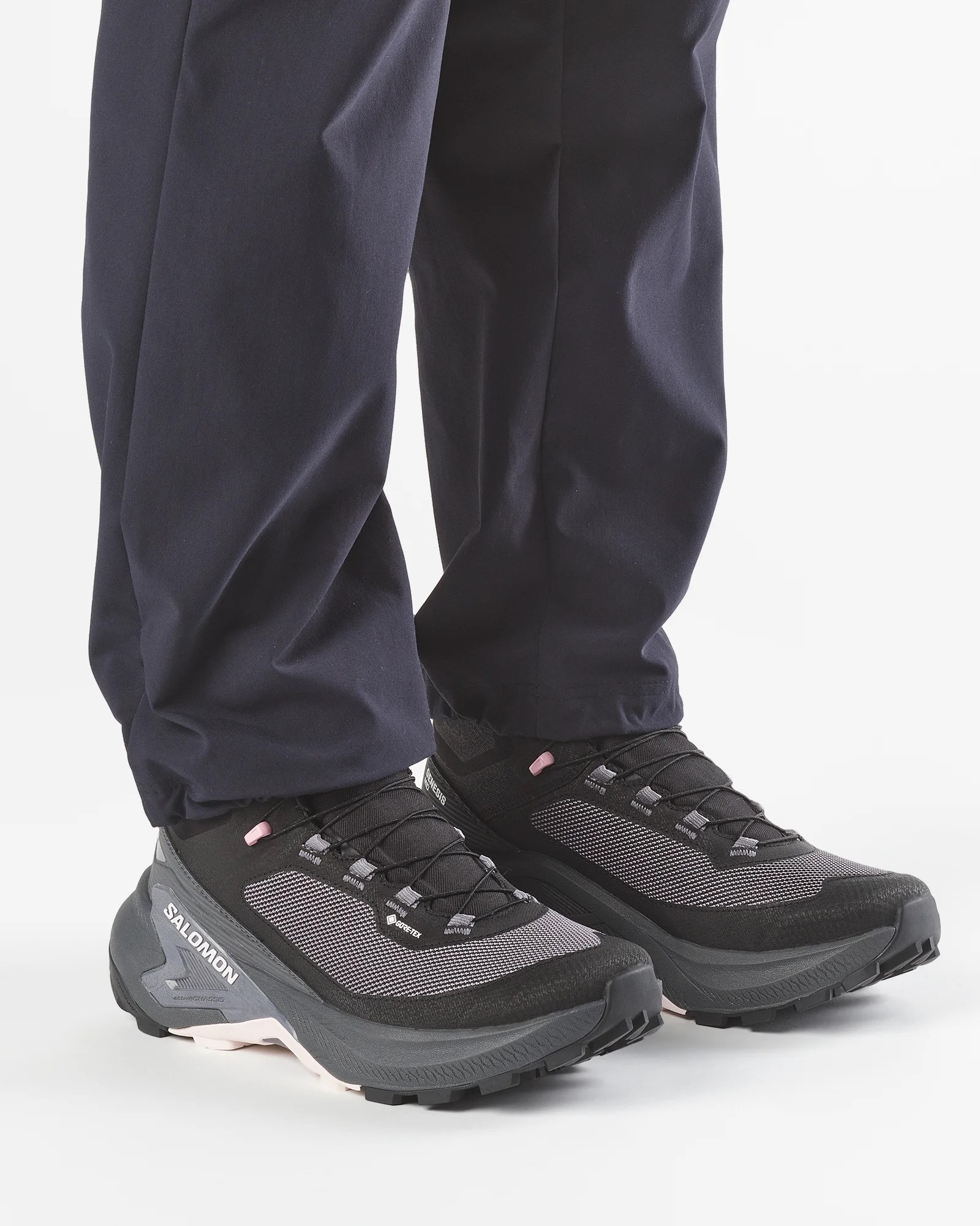 Husky-Onlinestore-Salomon-Genesis-Mid-Gore-Tex-L45409700-Black-Dawn-Pink-Lilac-Ash-Model