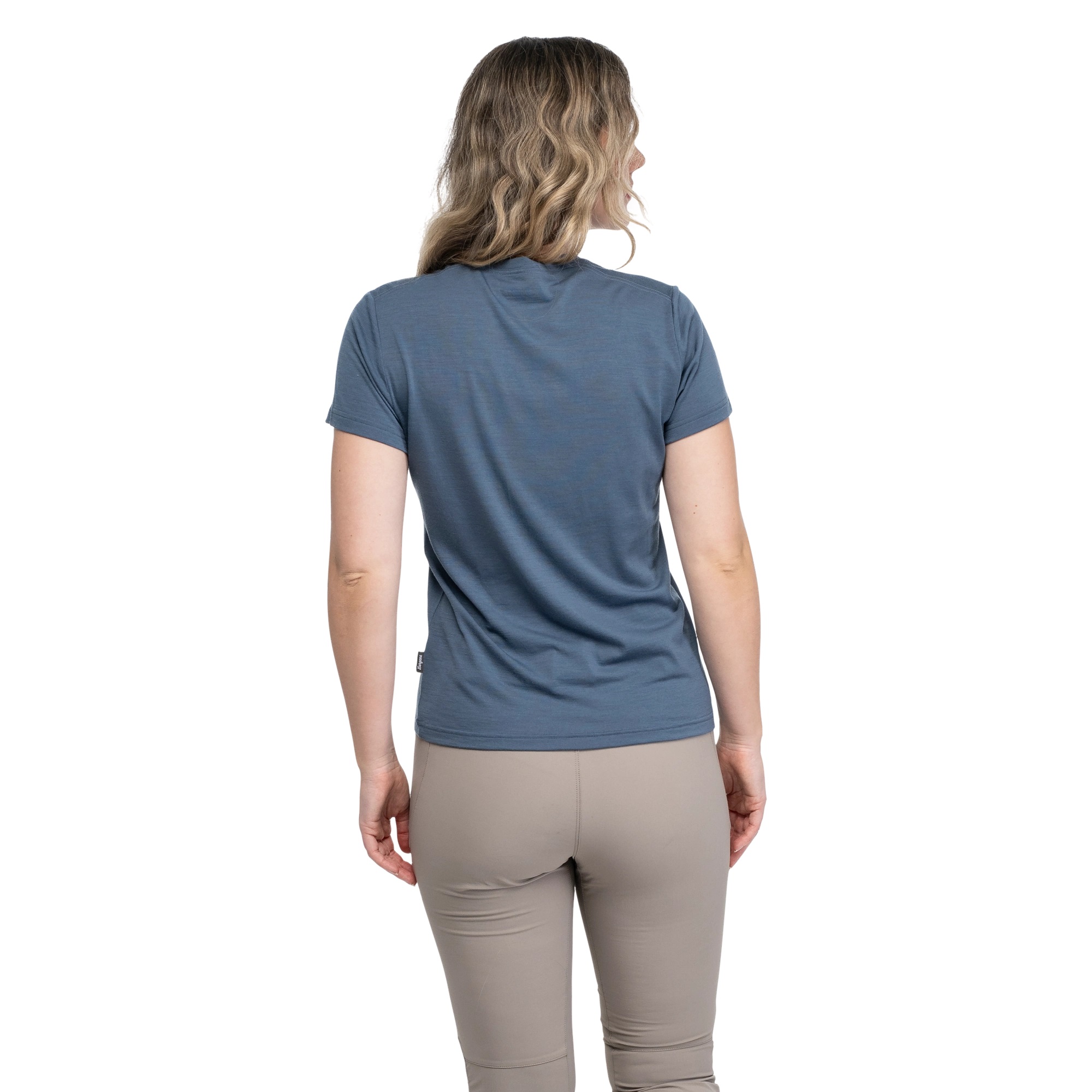 Bergans-of-Norway-Merino-Light-Tee-Women-3748-Granite-Blue-Modelansicht-2