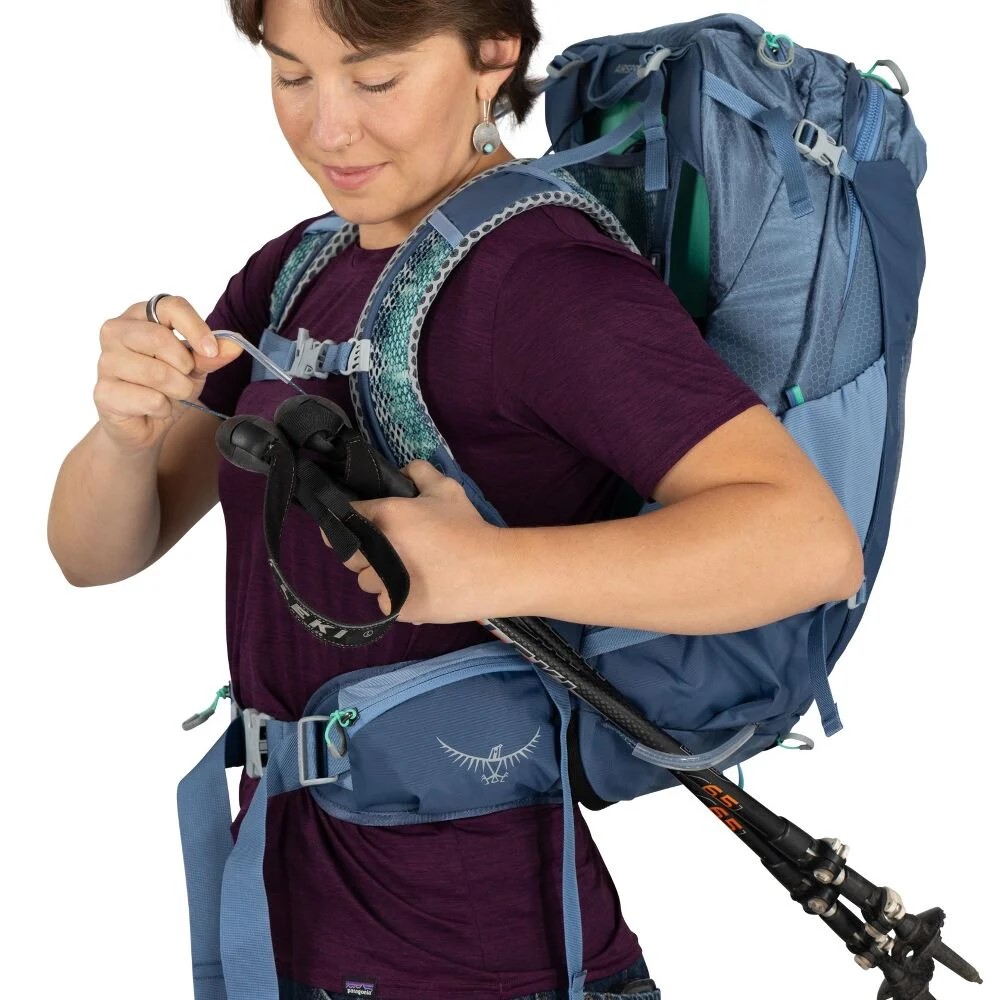 Husky-Onlinestore-Osprey-Sirrus-24-1000751-Sevre-Blue-Detail-Stockhalterung