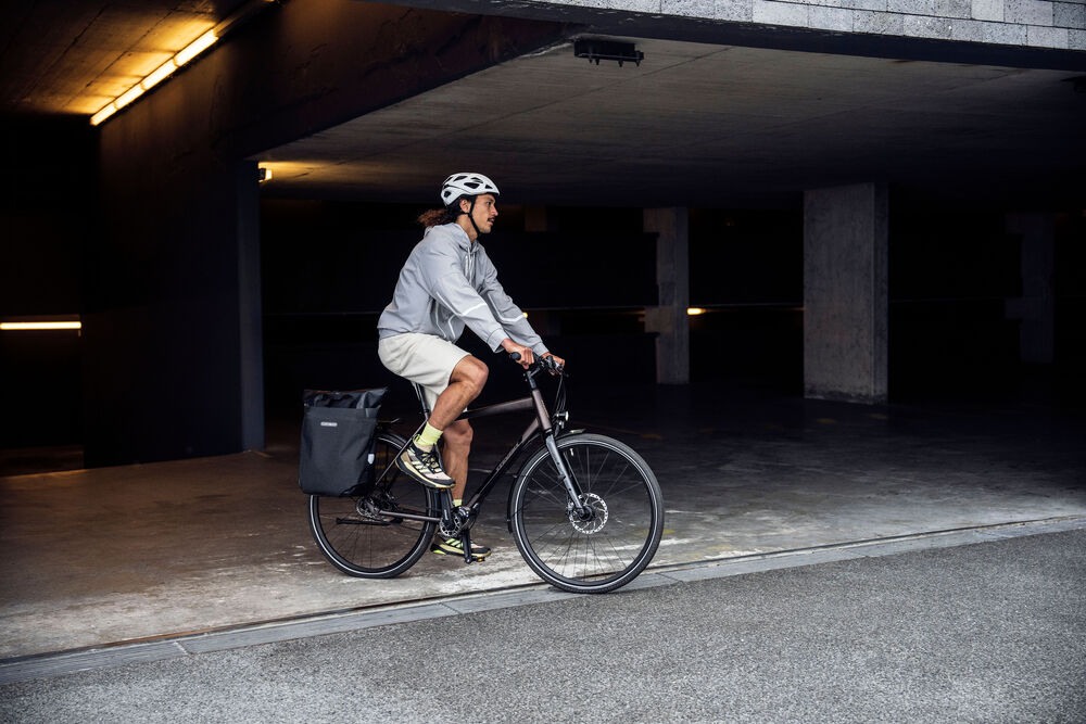 ORTLIEB - Vario PS 26 High Vis, hochreflektierender Rucksack mit Radtaschentragesystem