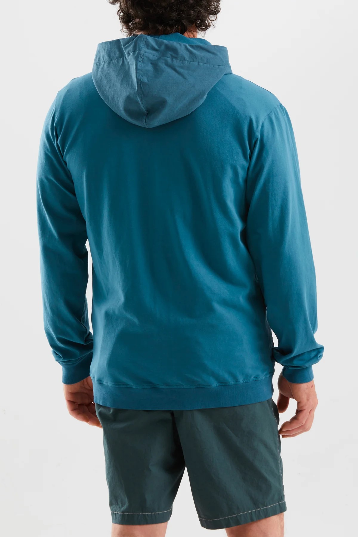 Husky-Onlinestore-E9-S-BLUA-S26-UFL002-APATITE-Model-Backansicht