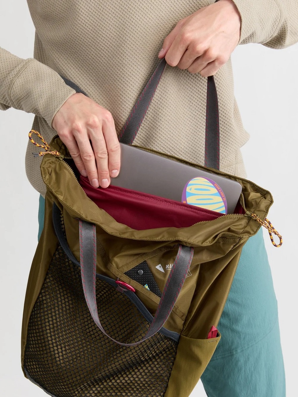 husky-onlinestore-gand-bag-23L-10405-live-b