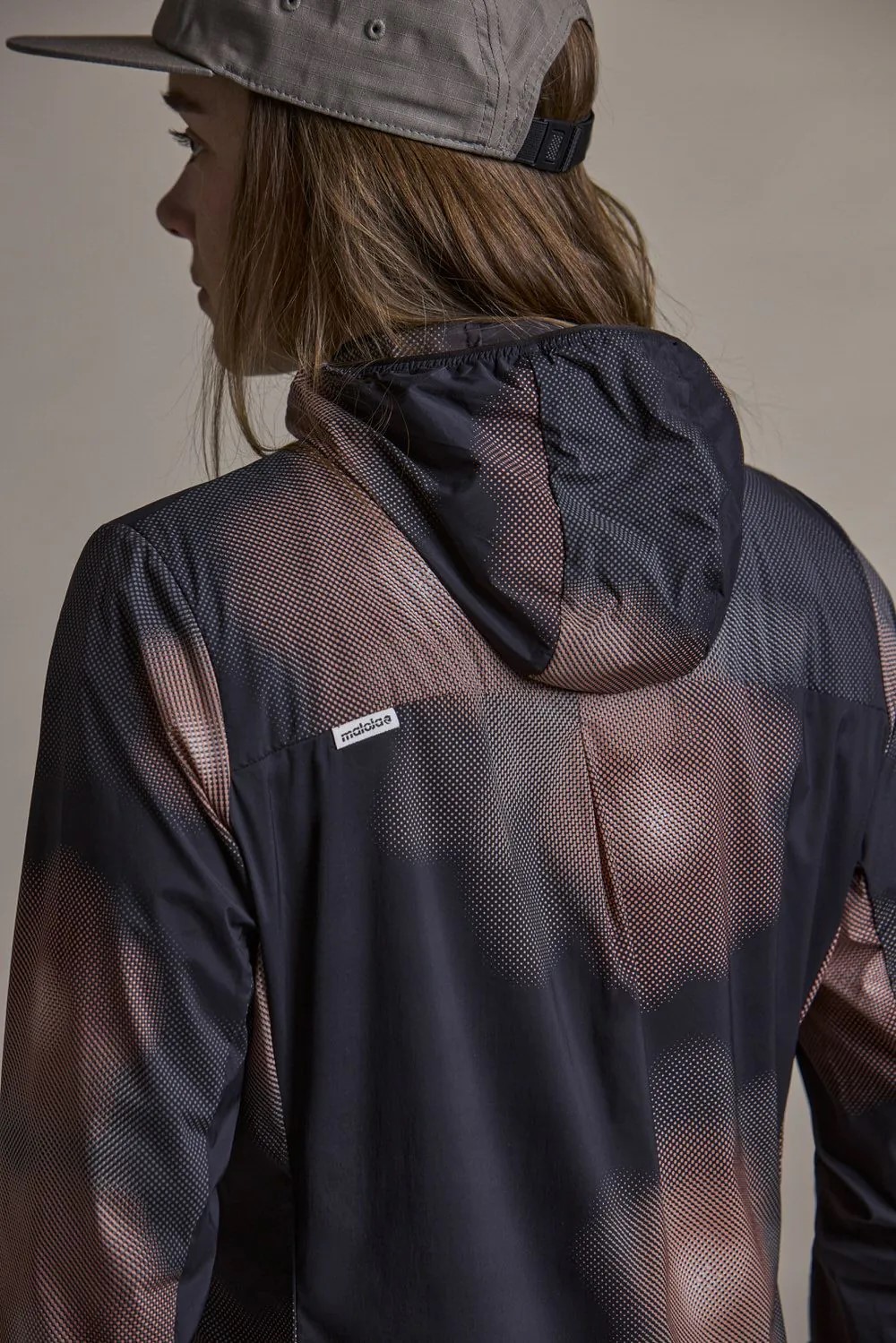 Husky-Onlinestore-Maloja-IkharaM-41110-Model-Kapuze