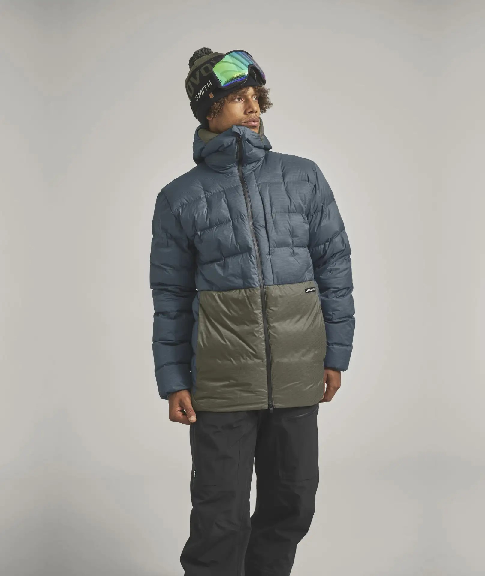 Husky-Onlinestore-Ortovox-Downwool-270-Jacket-M-611920000-dark-arctic-grey-Model