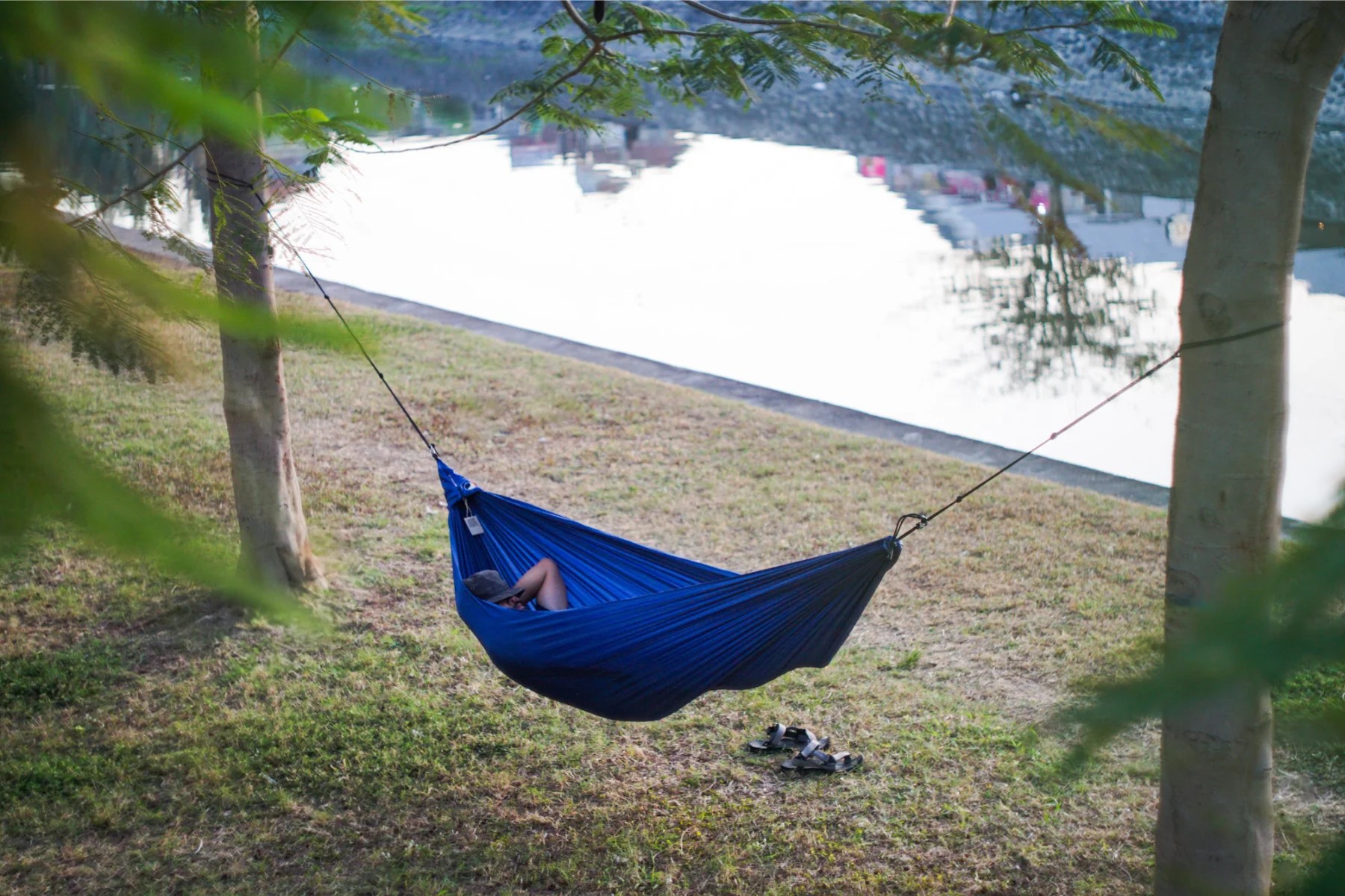 Husky-Onlinestore-Ticket-To-The-Moon-Travel-Hammock-Compact-Live-3