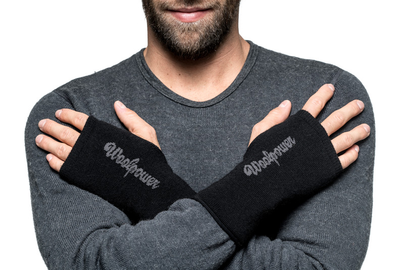 Woolpower-Wrist-Gaiter-9672-Black-Modelansicht