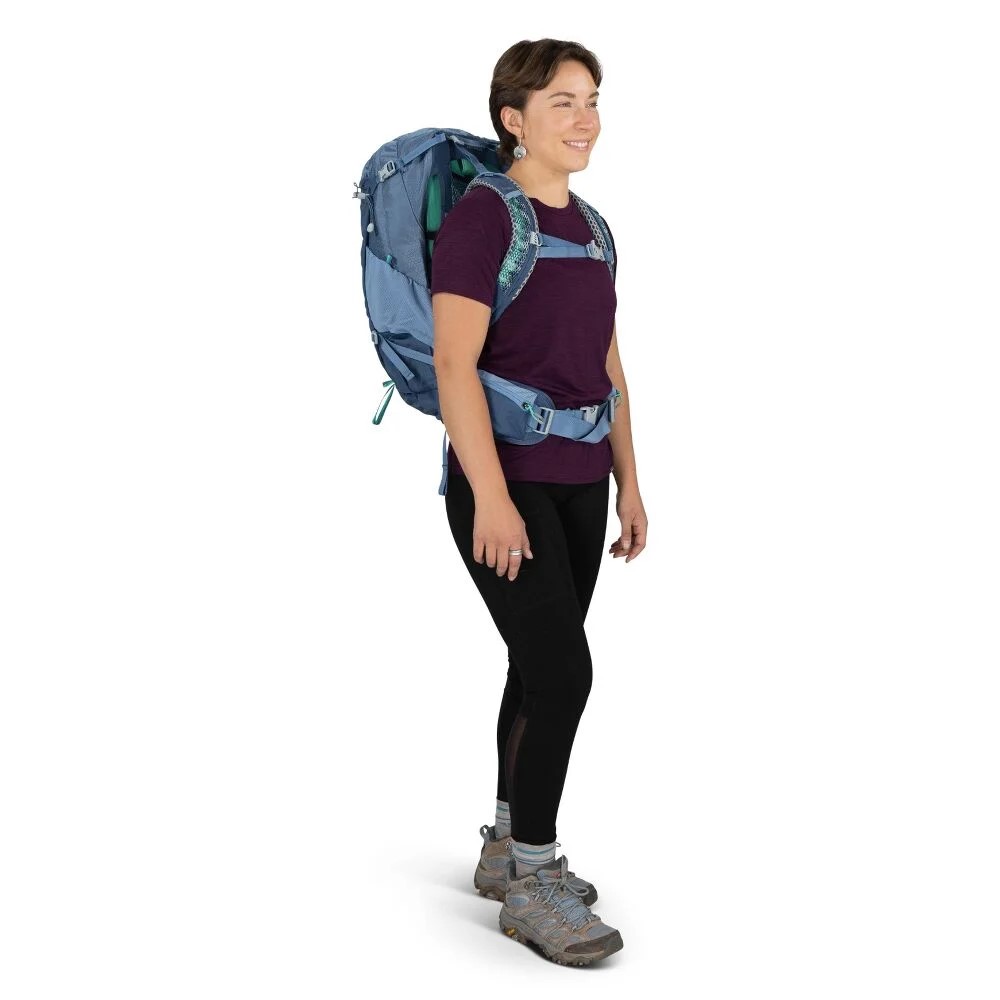 Husky-Onlinestore-Osprey-Sirrus-24-1000751-Sevre-Blue-Model-2