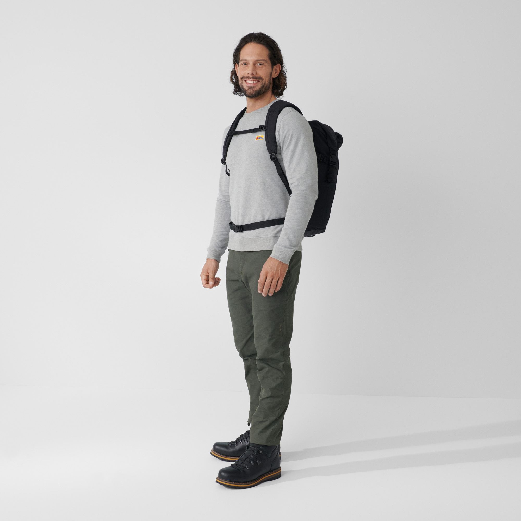 Fjällräven-Ulvö-Rolltop-30-23312-Black-Modelanischt-2